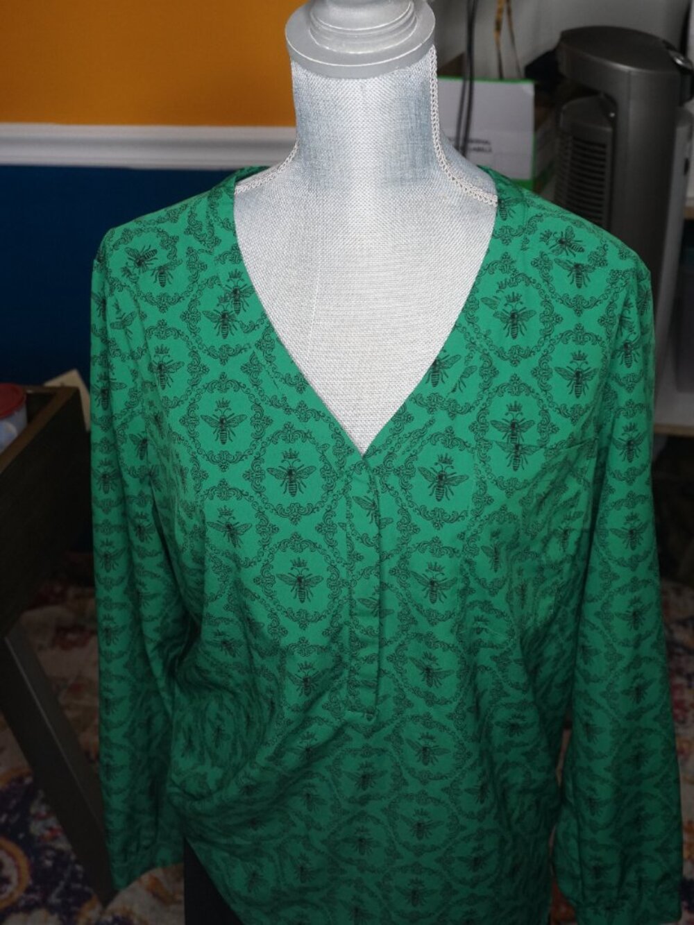 Merona XXL Green Bee Print Long Sleeve Top
